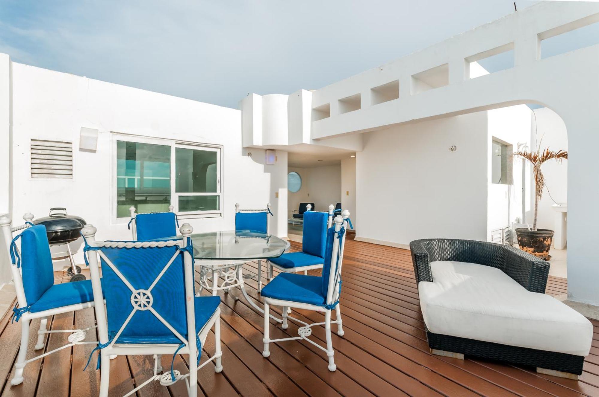 Rooftop Private Jacuzzi In Beach Front Penthouse Канкун Экстерьер фото